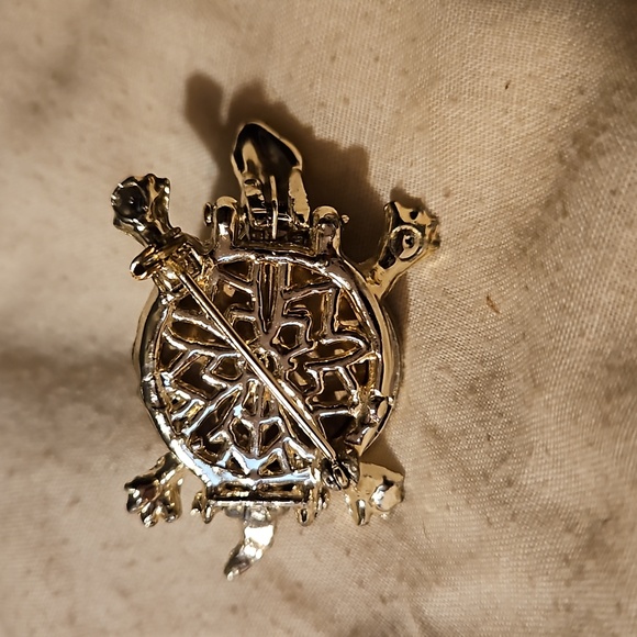 Vintage locket turtle brooch - Picture 6 of 11